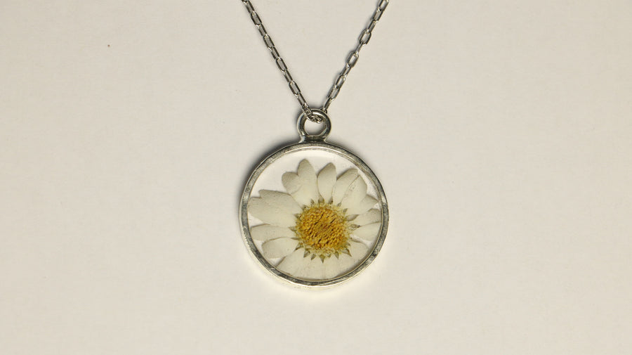 Daisy Circle Necklace