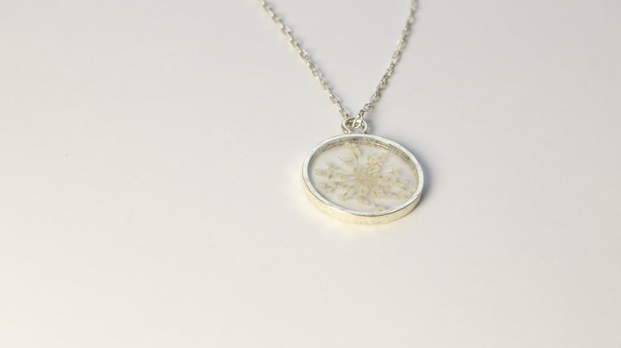 Queen Anne's Lace Circle Necklace