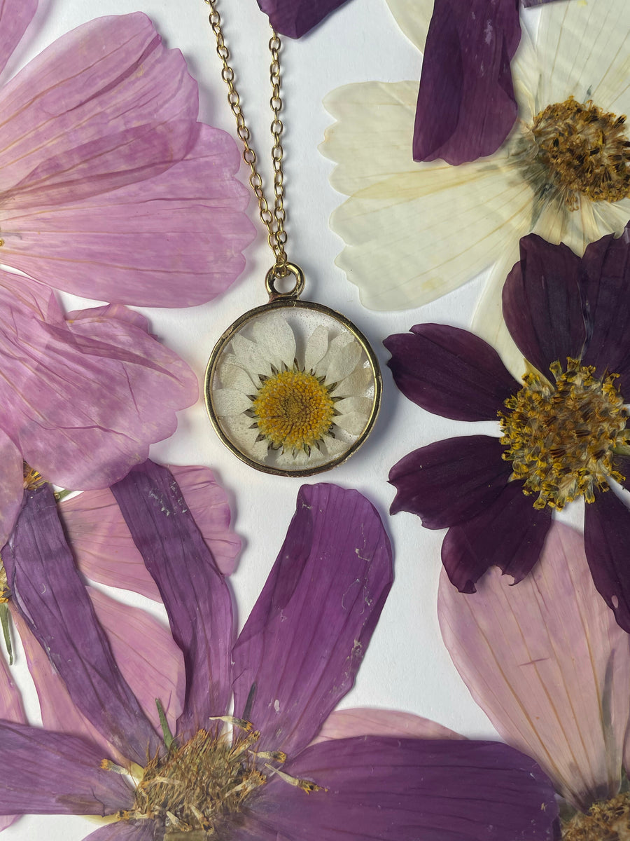 Daisy Circle Necklace